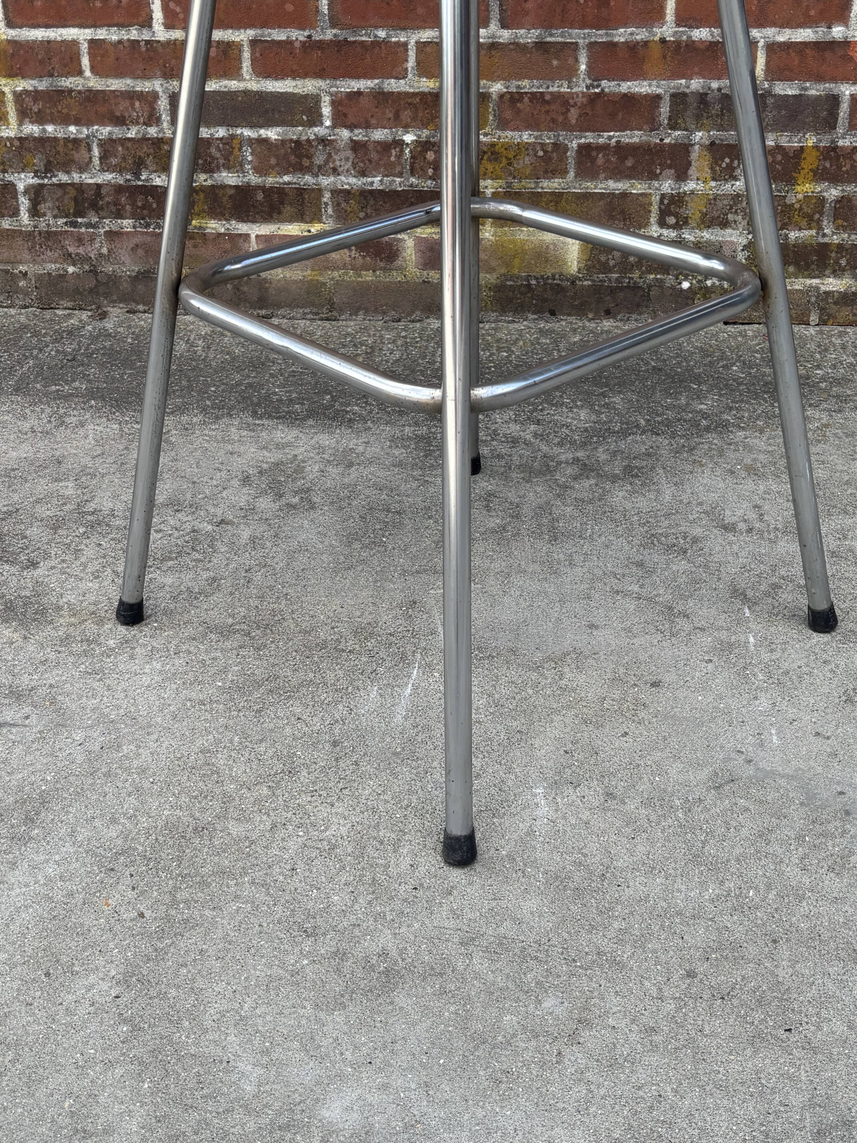 Tabouret de bar vintage Dal Vera sélectionné par Charlotte Perriand design 'Les Arcs'