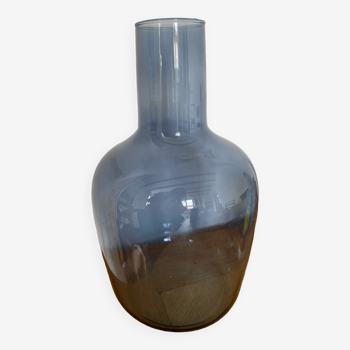 Vase bleu transparent