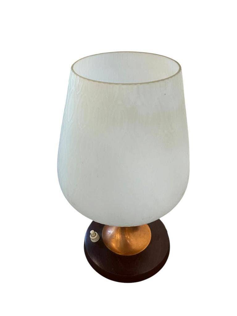 Lampe de table vintage en verre avec base en bois