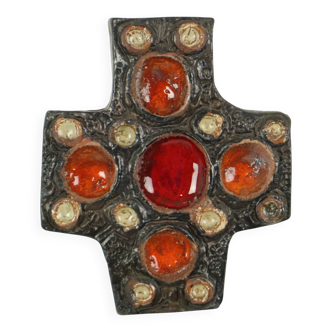 Petite croix crucifix en poterie de style amphore de Perignem
