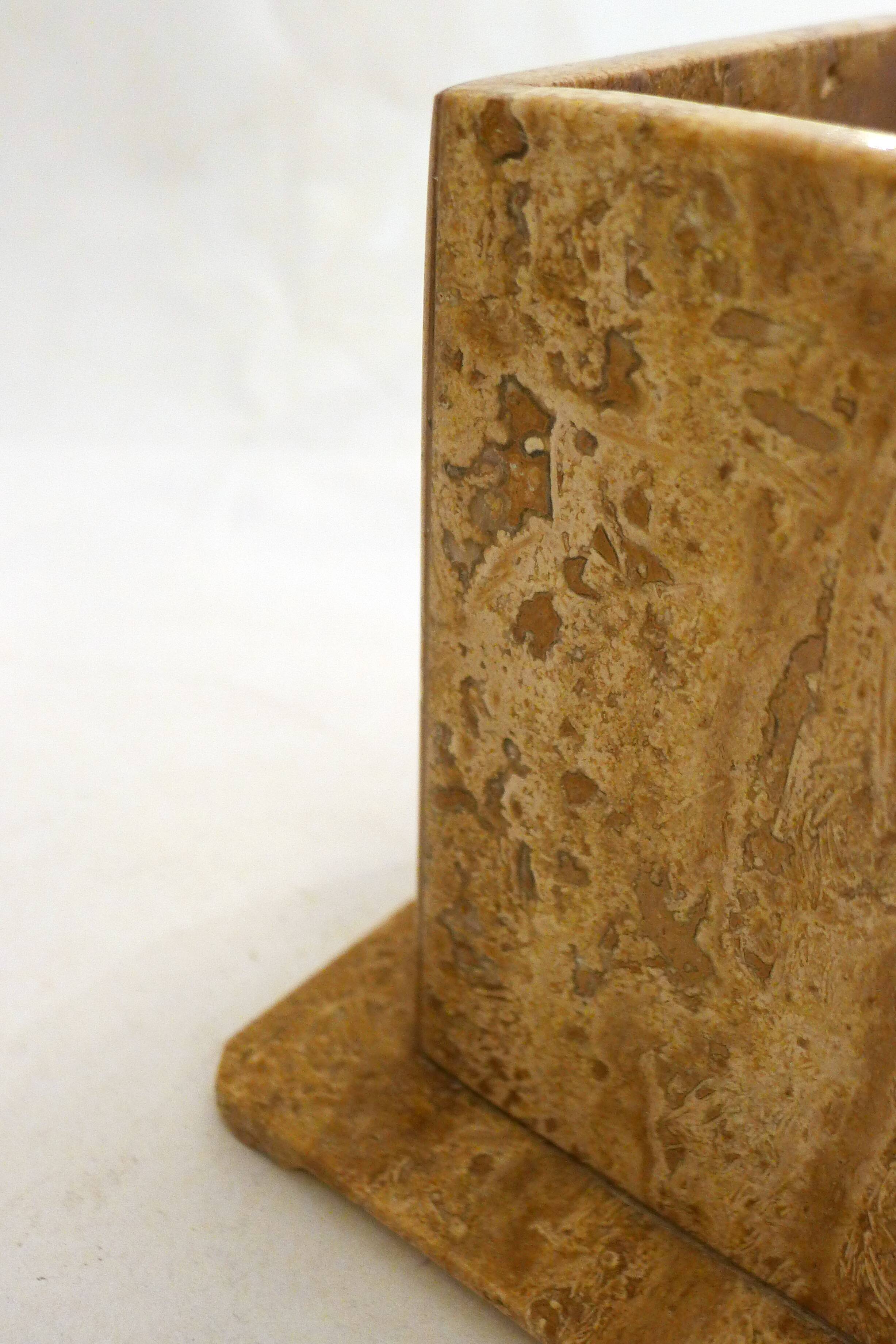 Cache-pot carré en travertin