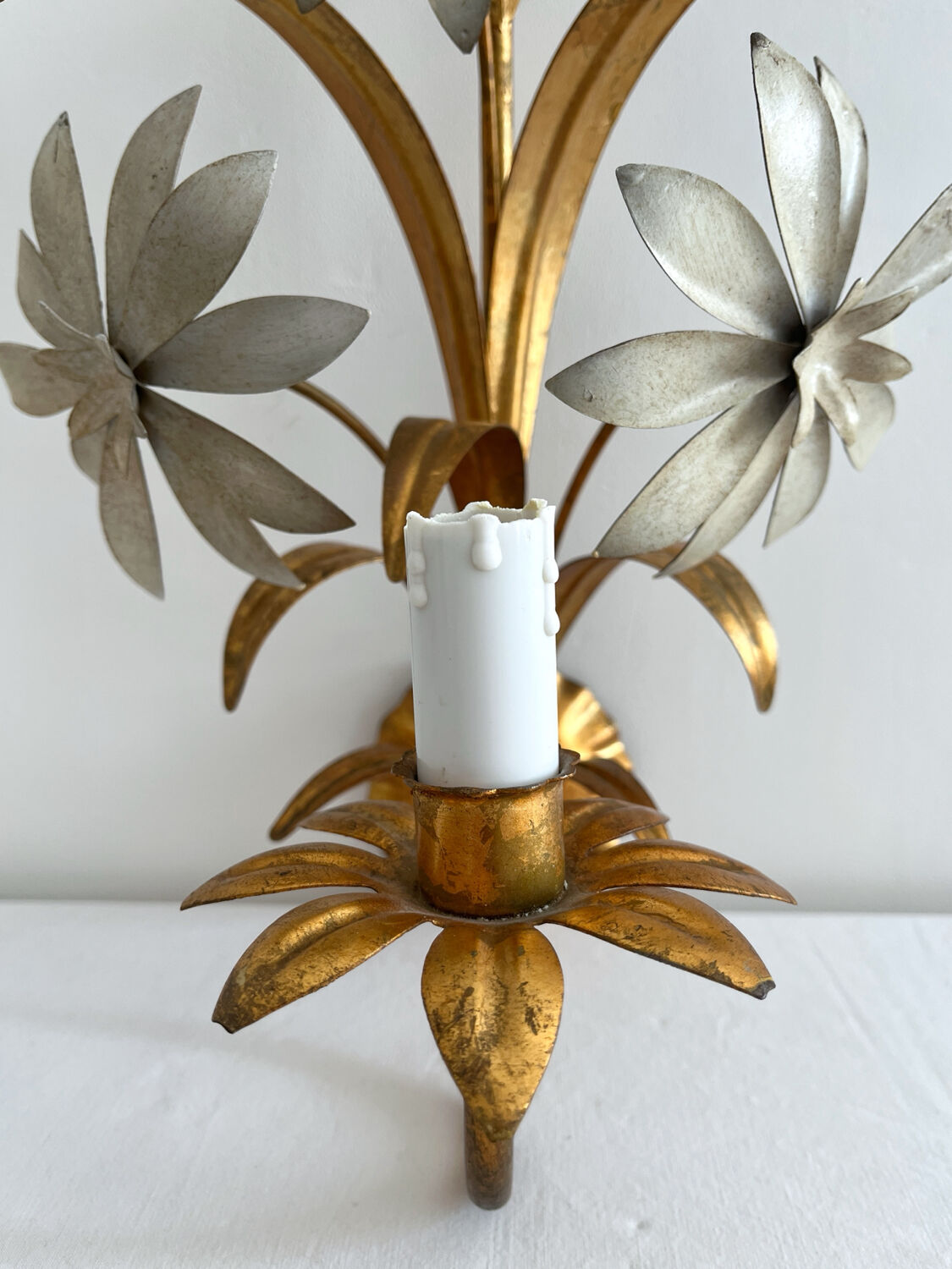 Vintage Hollywood Regency gold metal leaf wall sconce.