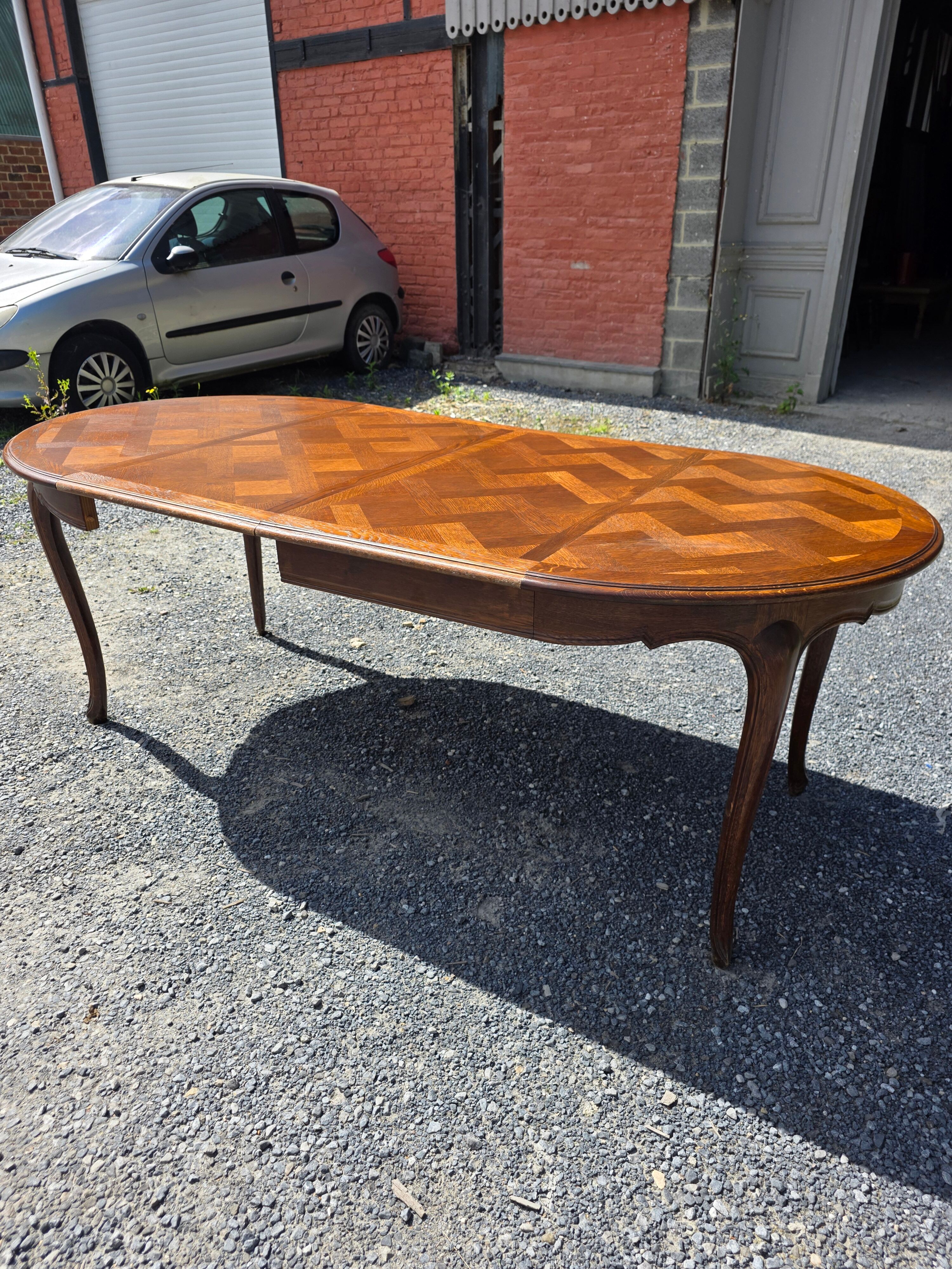 Extendable table in Louis XV style in oak (2 extensions)