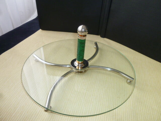 Cheese platter made of glass and silver metal