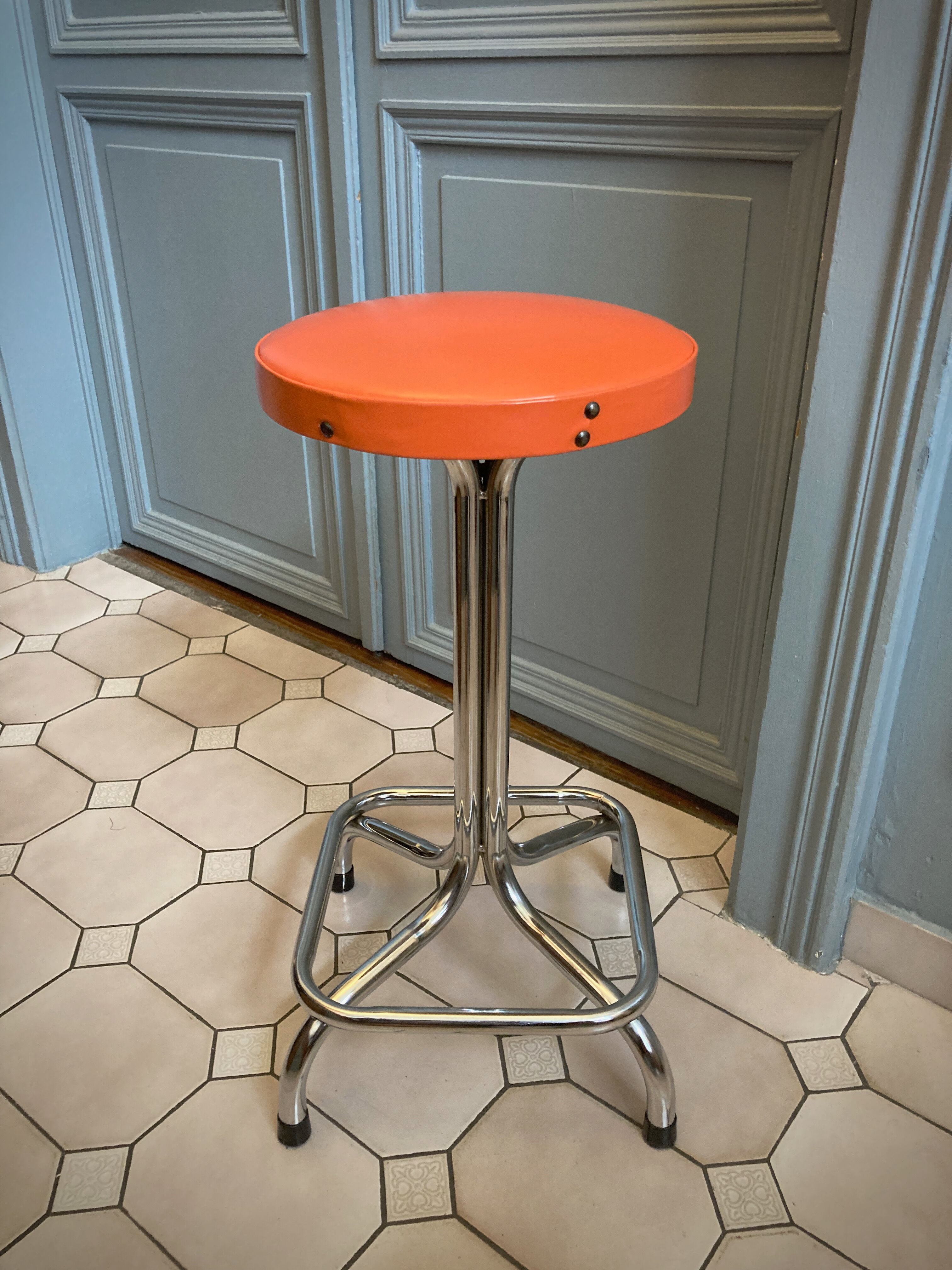 Duo of chair and stool 1970 orange and chromes