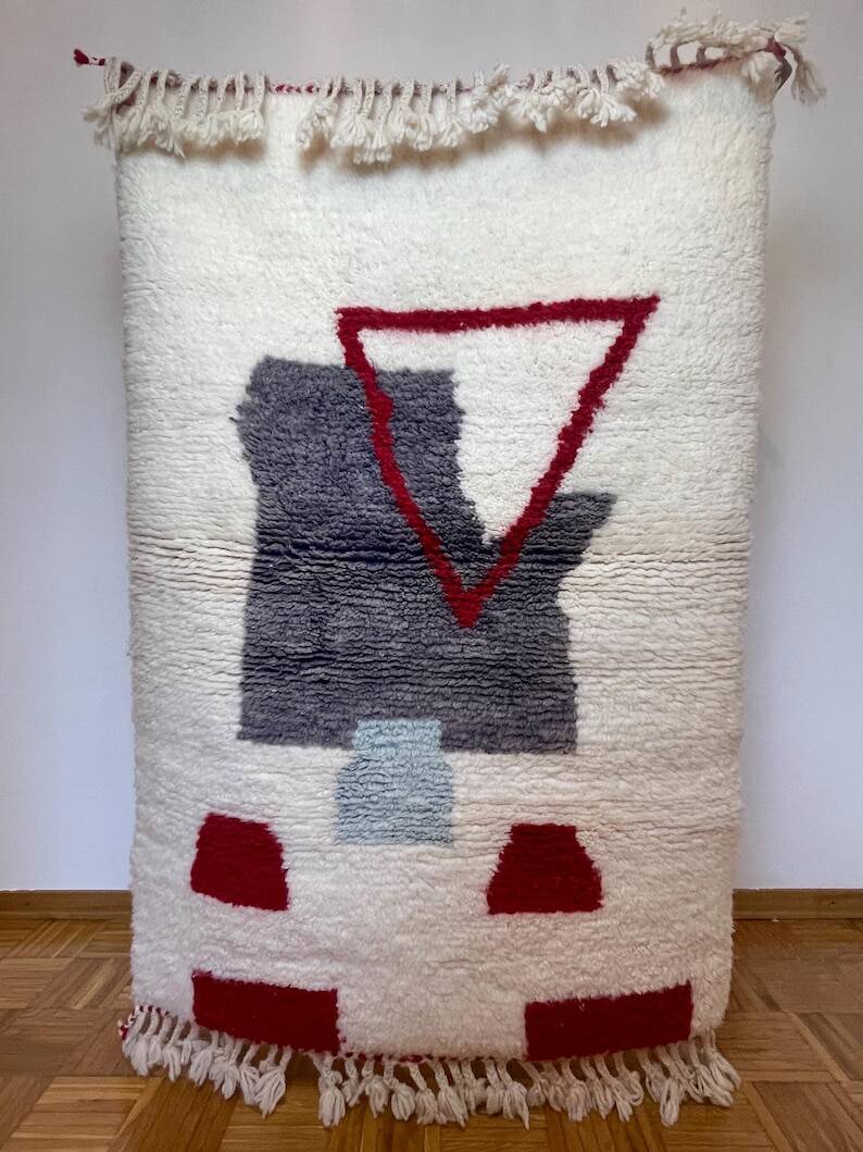 Tapis azilal Tissé main traditionnelle taille de 150 x 250 cm
