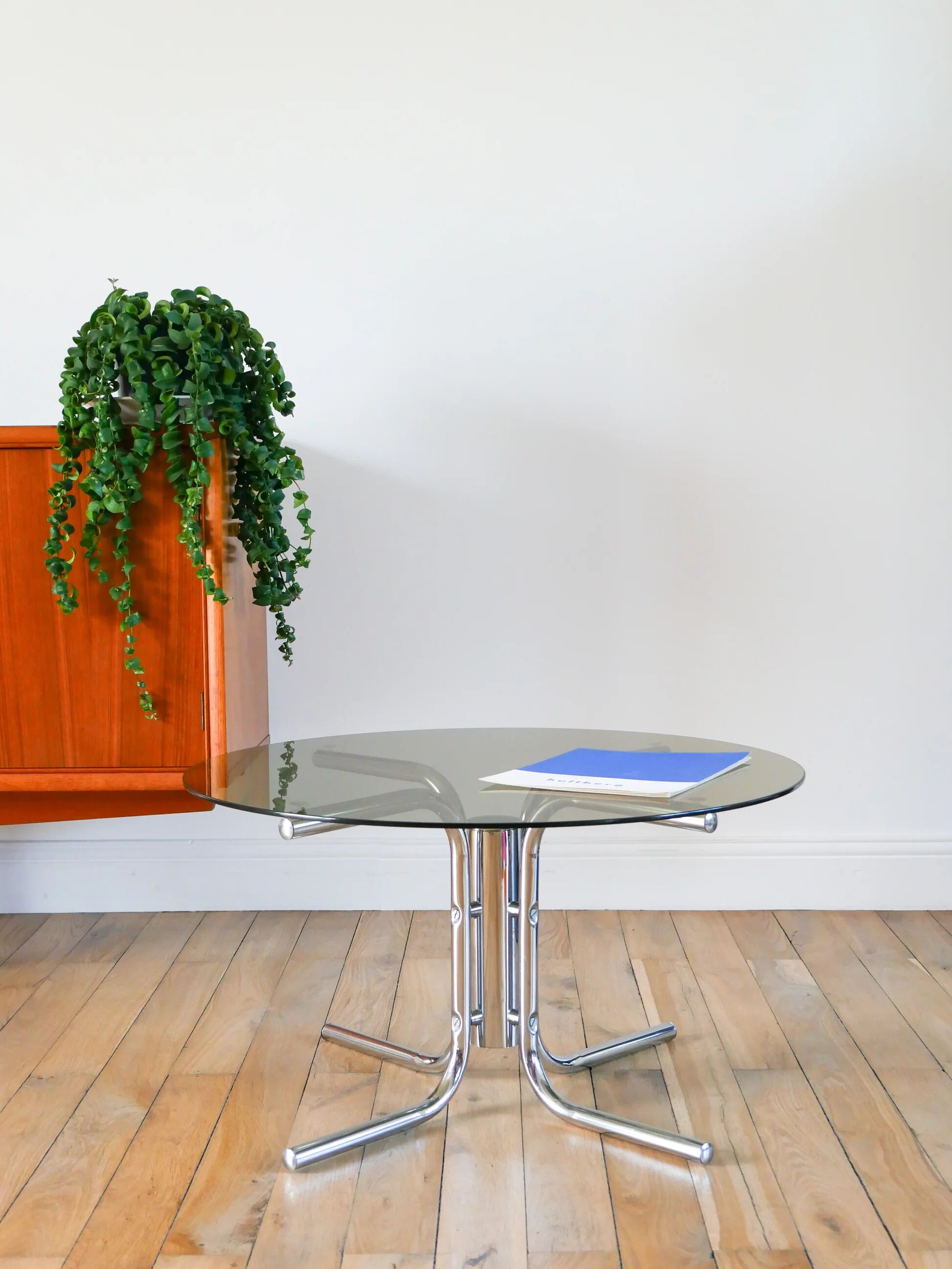 Round coffee table in smoked glass and chrome, star base, design, 1970.