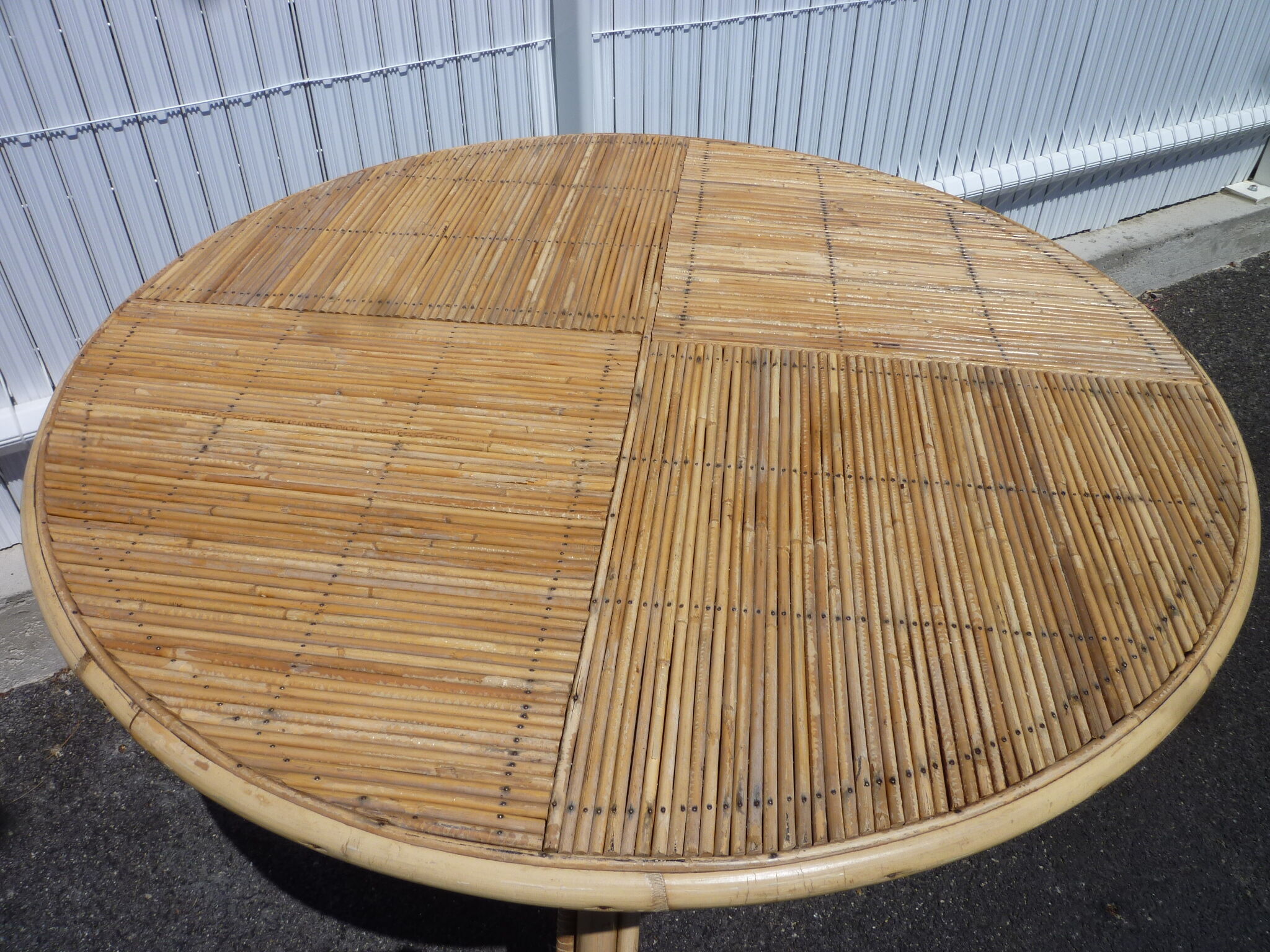 Roundtable in rattan marquetterie