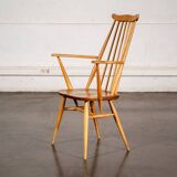 Set of 2 Windsor chairs with armrests.