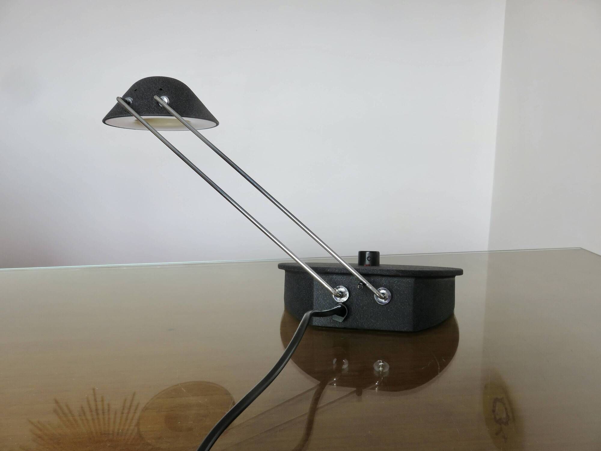 1980s lamp, Memphis style, chrome metal and granulated black paint.