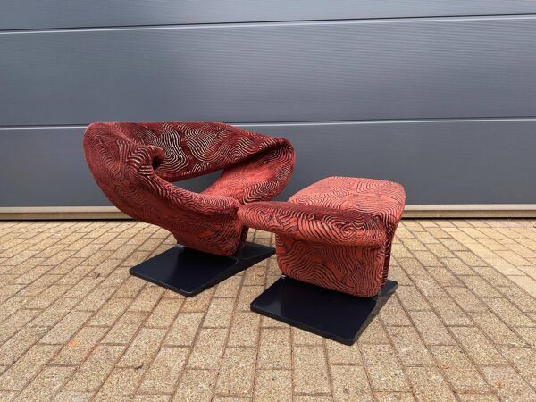 Artifort Ribbon chair van Pierre Paulin + Ottoman, stof Pierre Frey