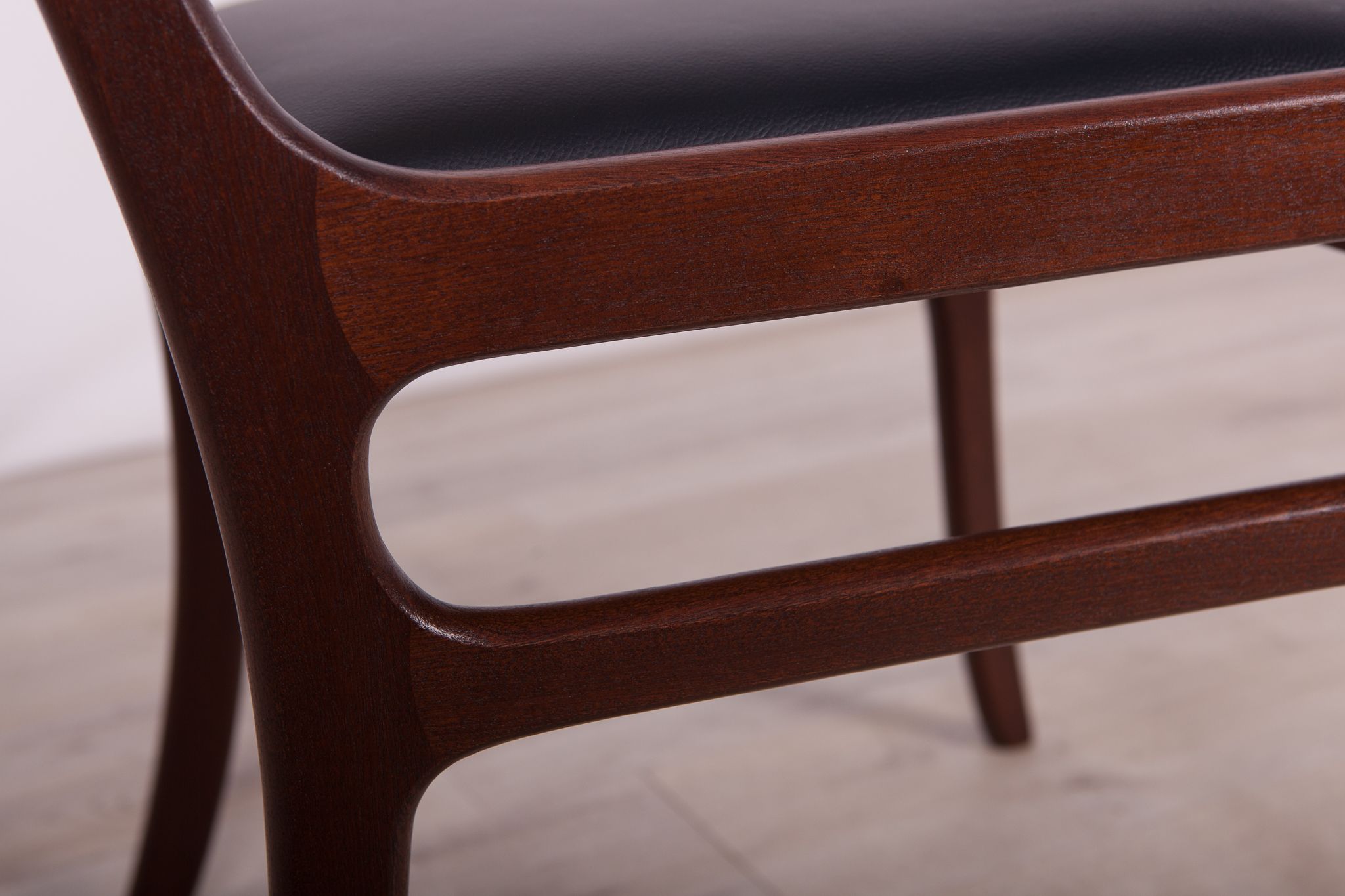 Set of 8 danish dining chairs by Ole Wanscher for Poul Jeppesens Møbelfabrik, 1960s