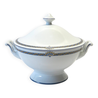 Porcelain soup tureen from Tharaud Limoges in very good condition