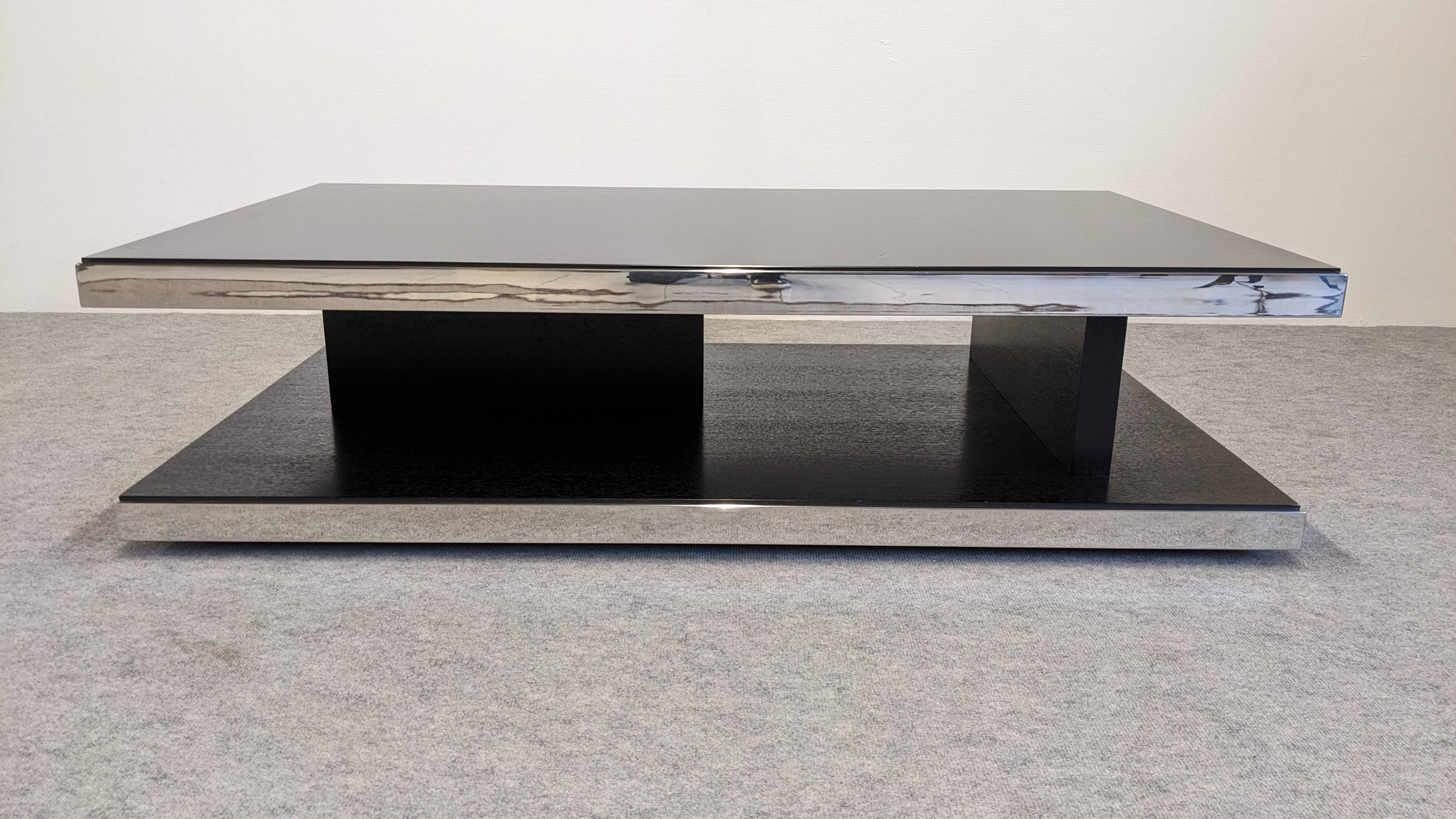 Contemporary design coffee table, Italian 1970s style.