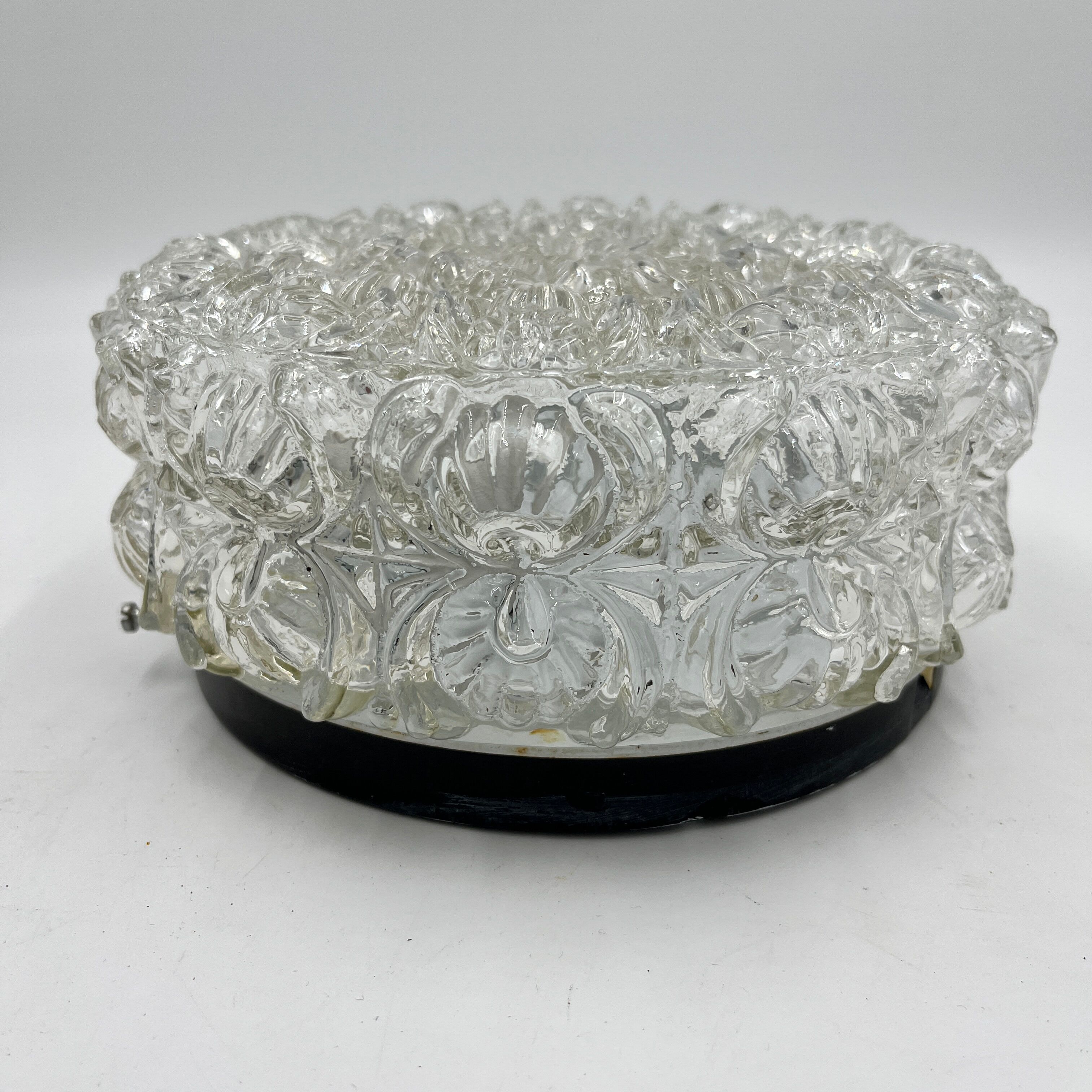 Cast glass ceiling lamp with relief