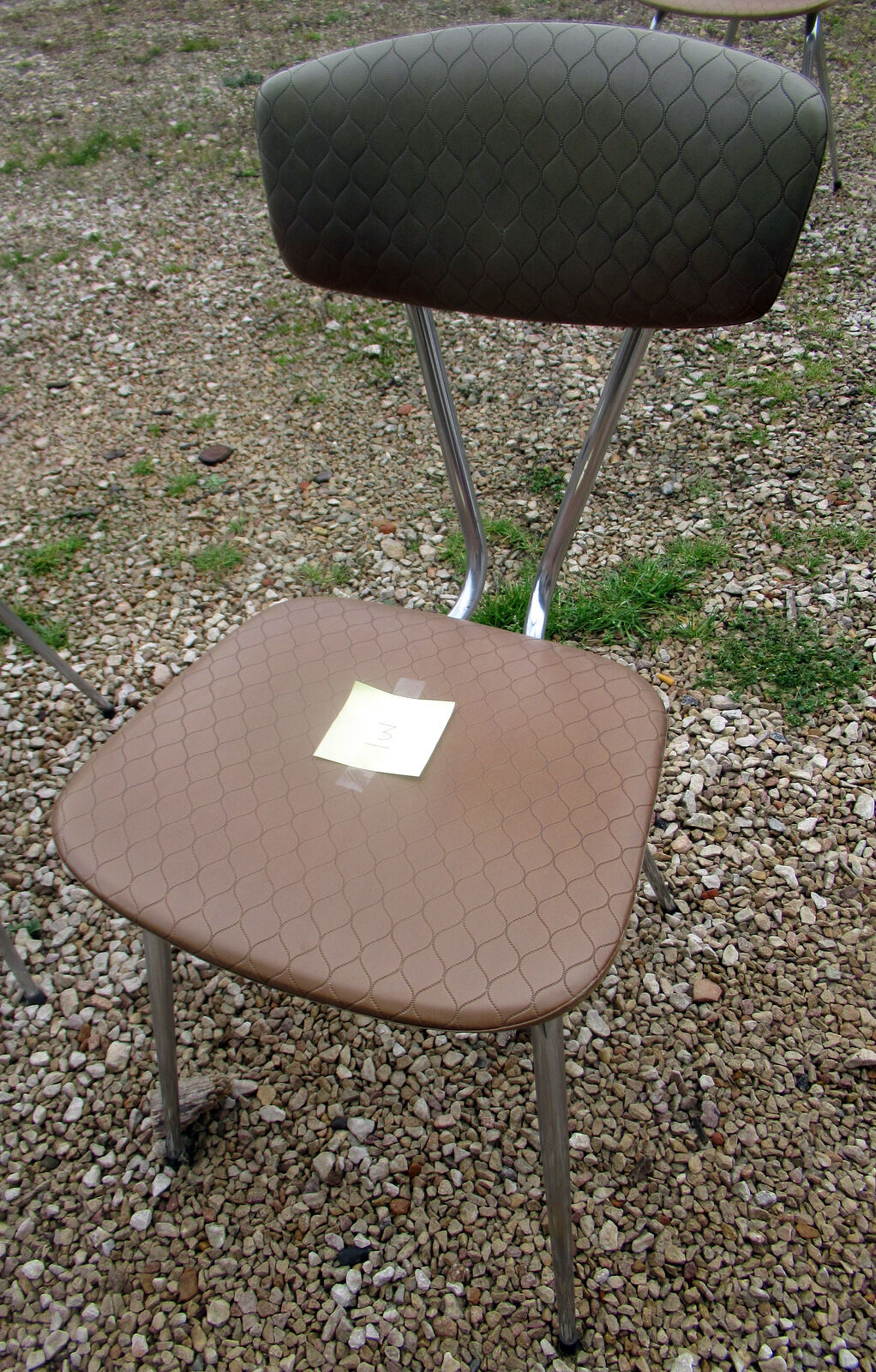 Série de 4 chaises en skaï et chrome années 60