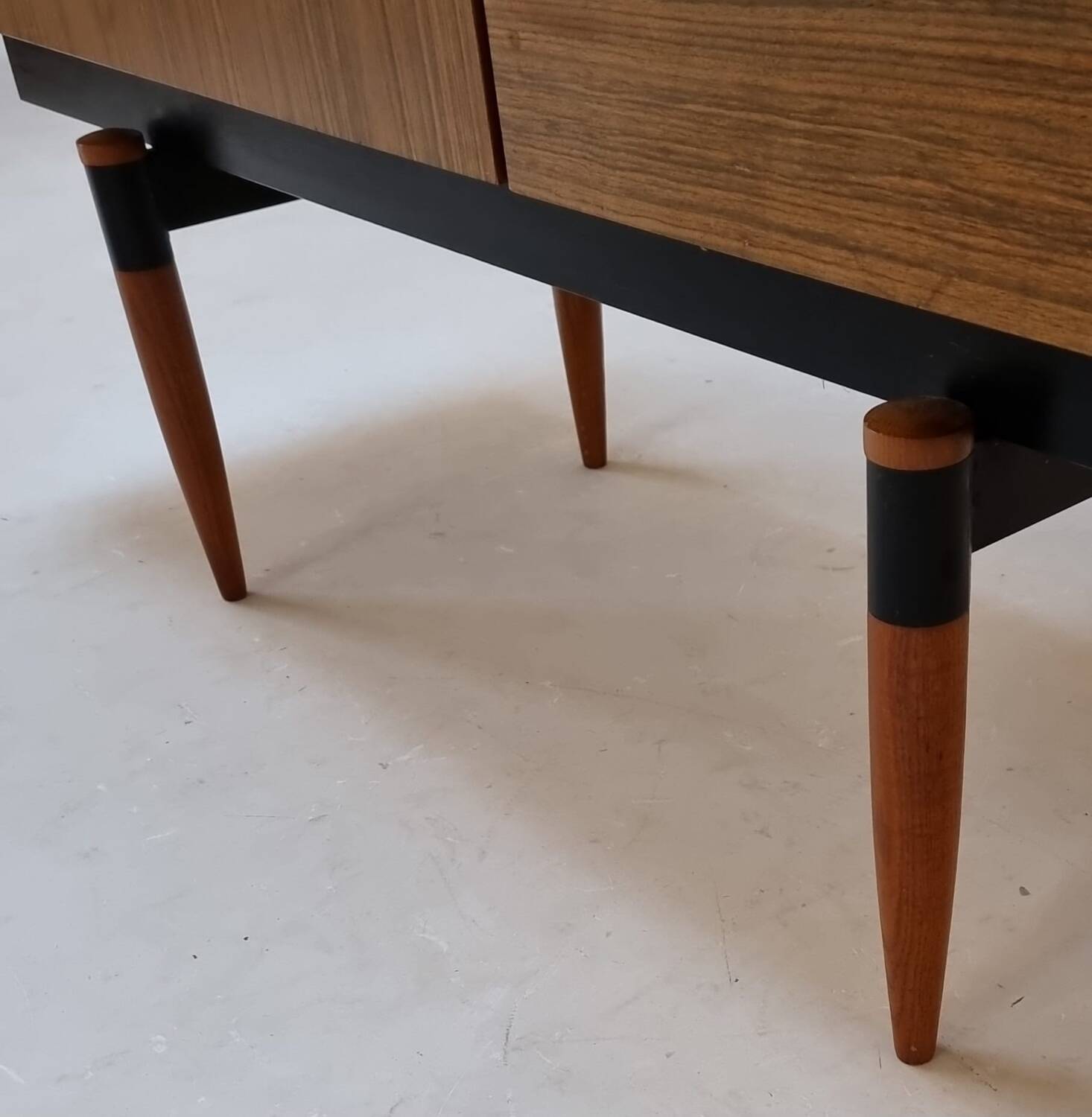 Vitrine du milieu du siècle