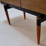 Vitrine du milieu du siècle