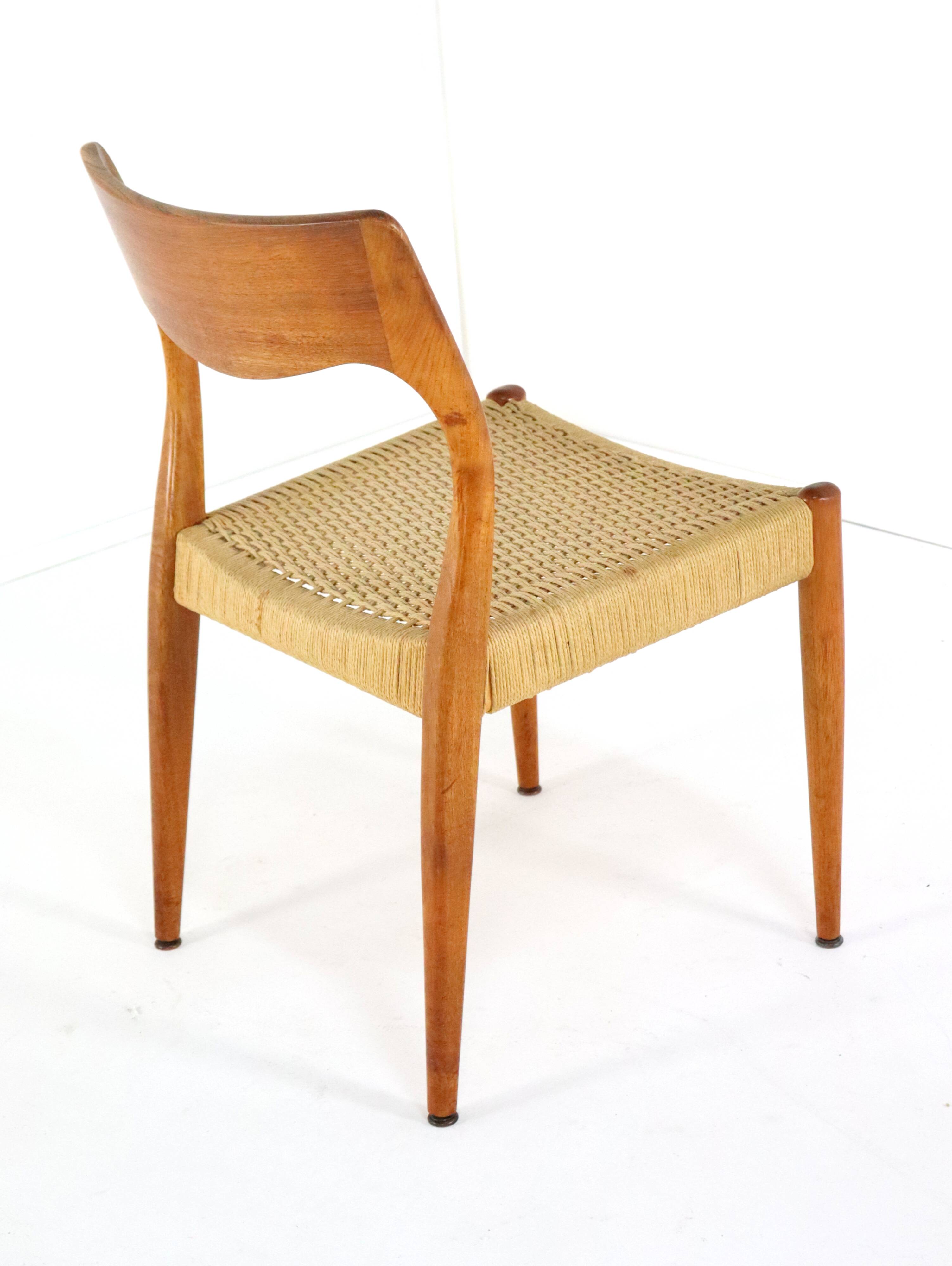 Set of 4 eetkamerstoelen Fristho team naar Niels O Moller model 71