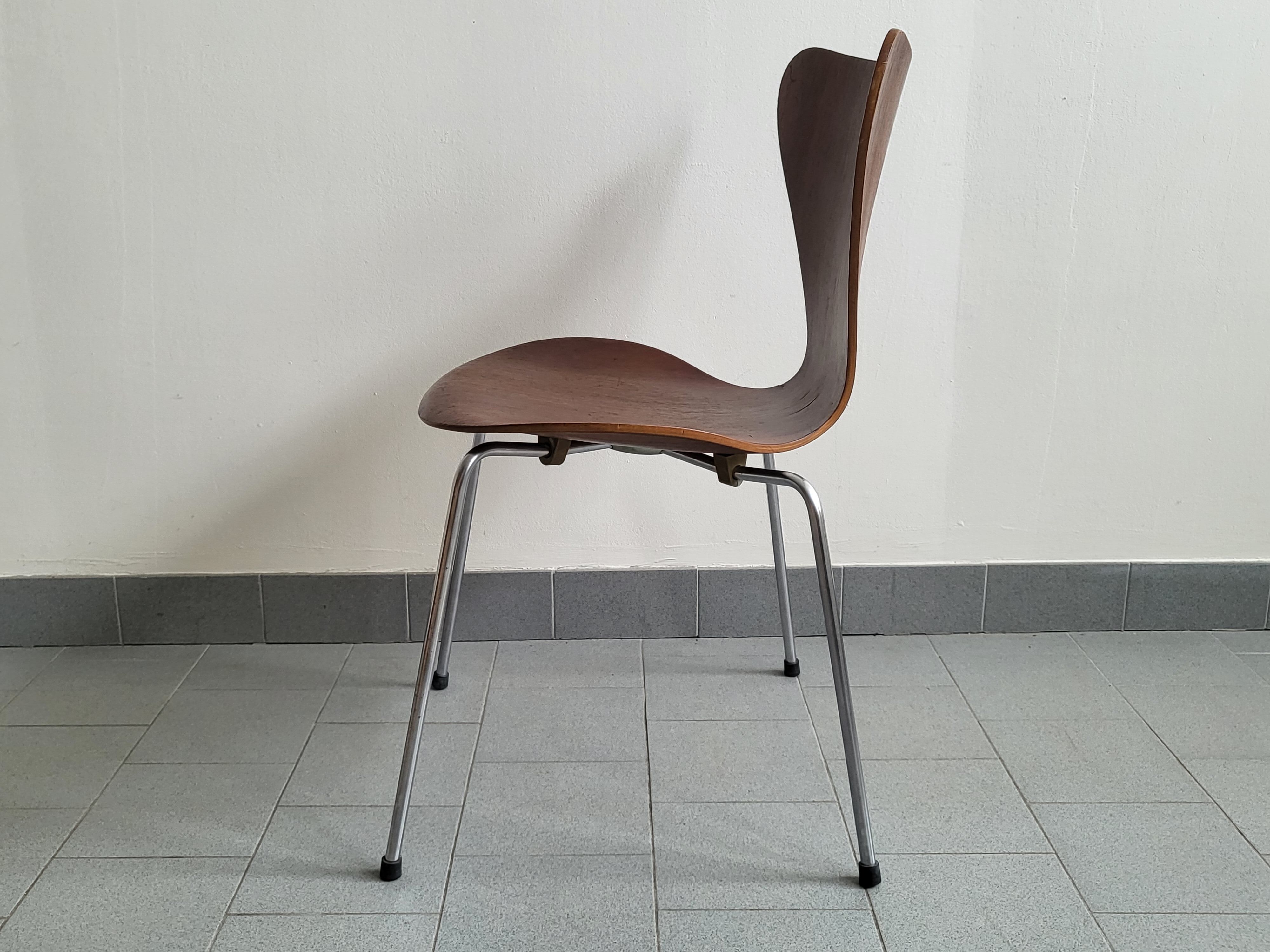 Chair 3107 by Arne Jacobsen for Fritez Hansen old edition