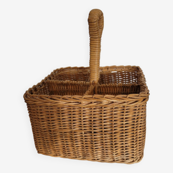 Small wicker basket