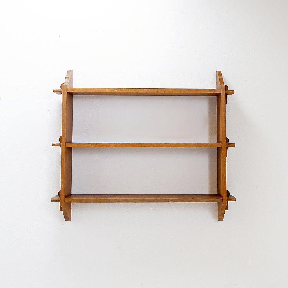 Wall shelves with dowels in Arts & Crafts style