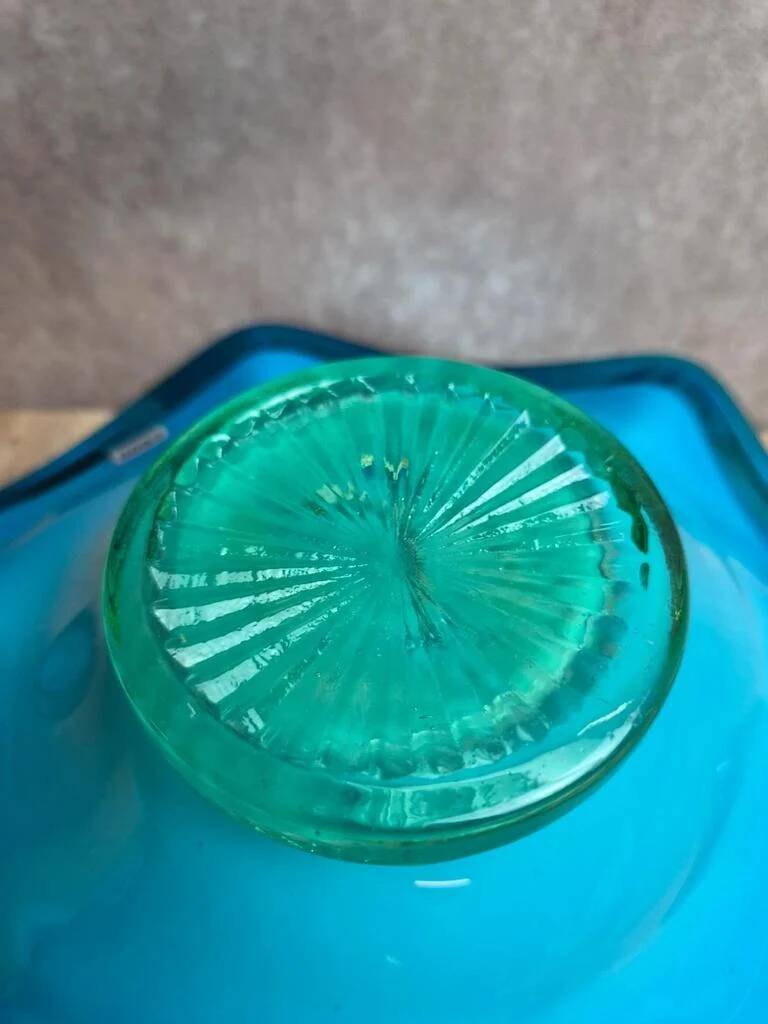 Large vintage blown glass bowl in turquoise – Murano style – applied flower