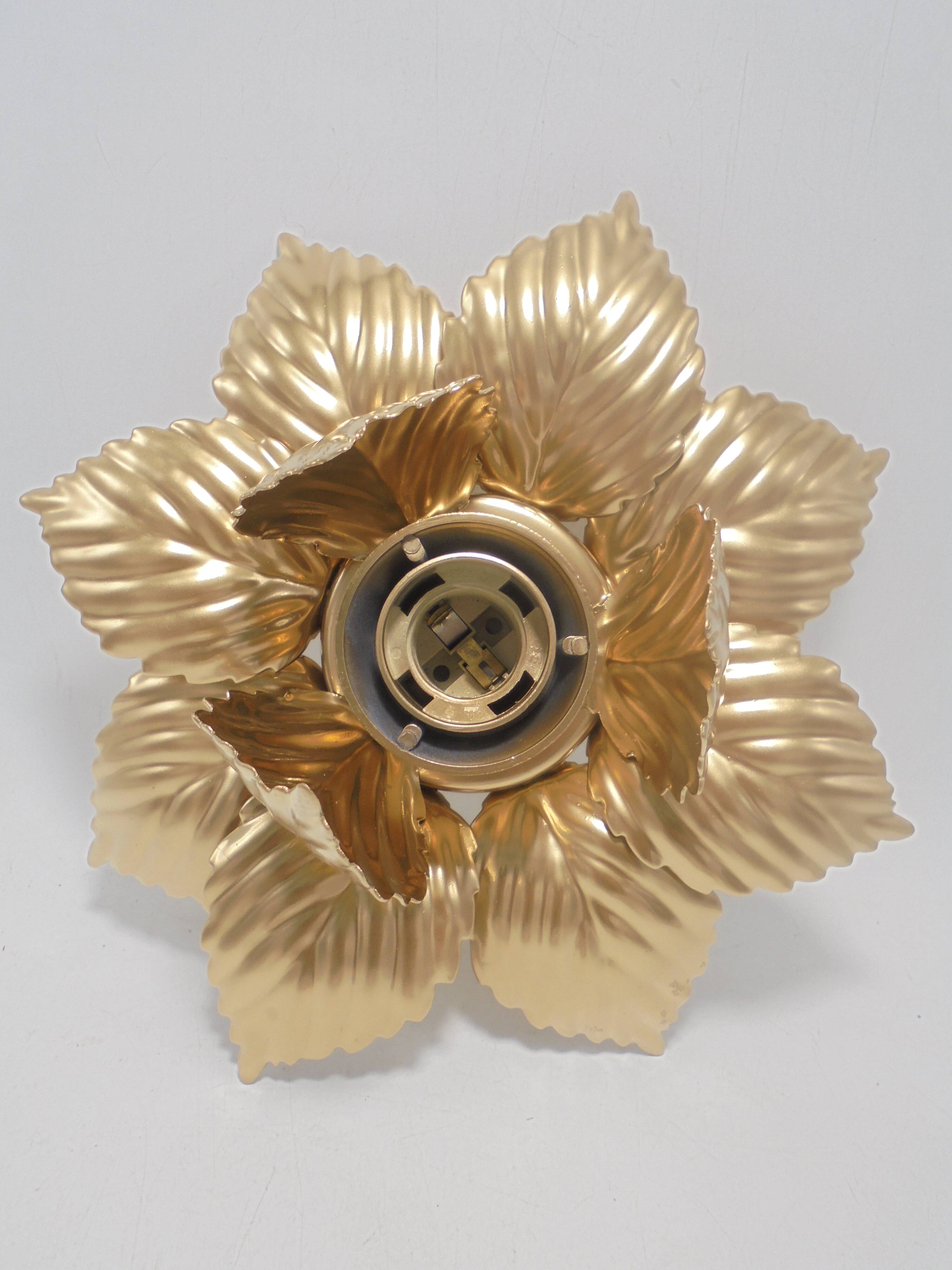 Golden flower wall lamp