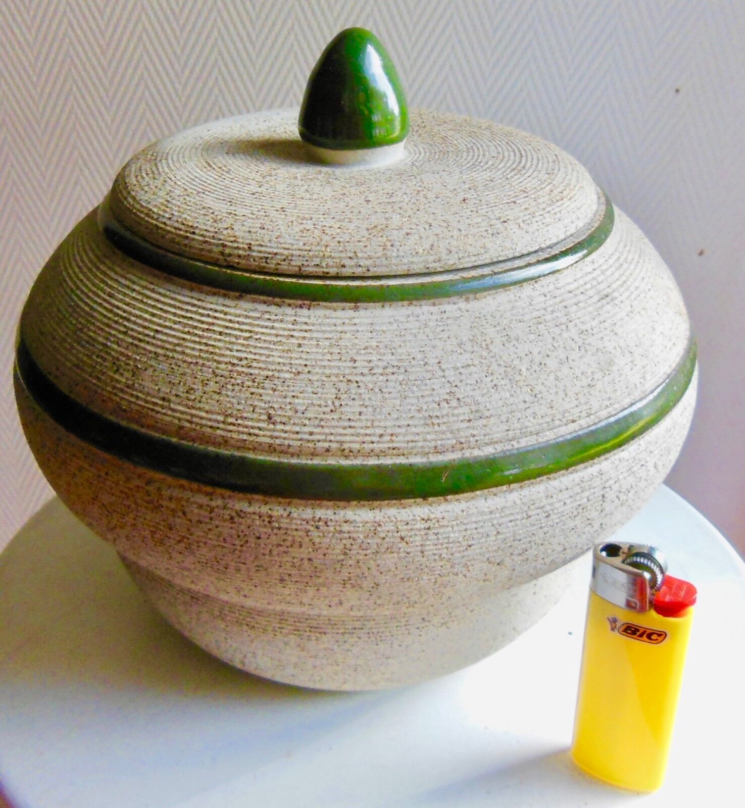 Bonbonnière or pot with ceramic art deco lid signed brisdoux