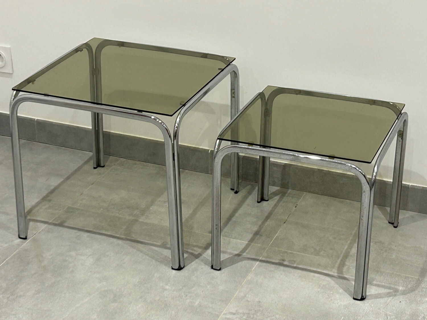 Nest of tables in chrome and smoked glass, set of 2.