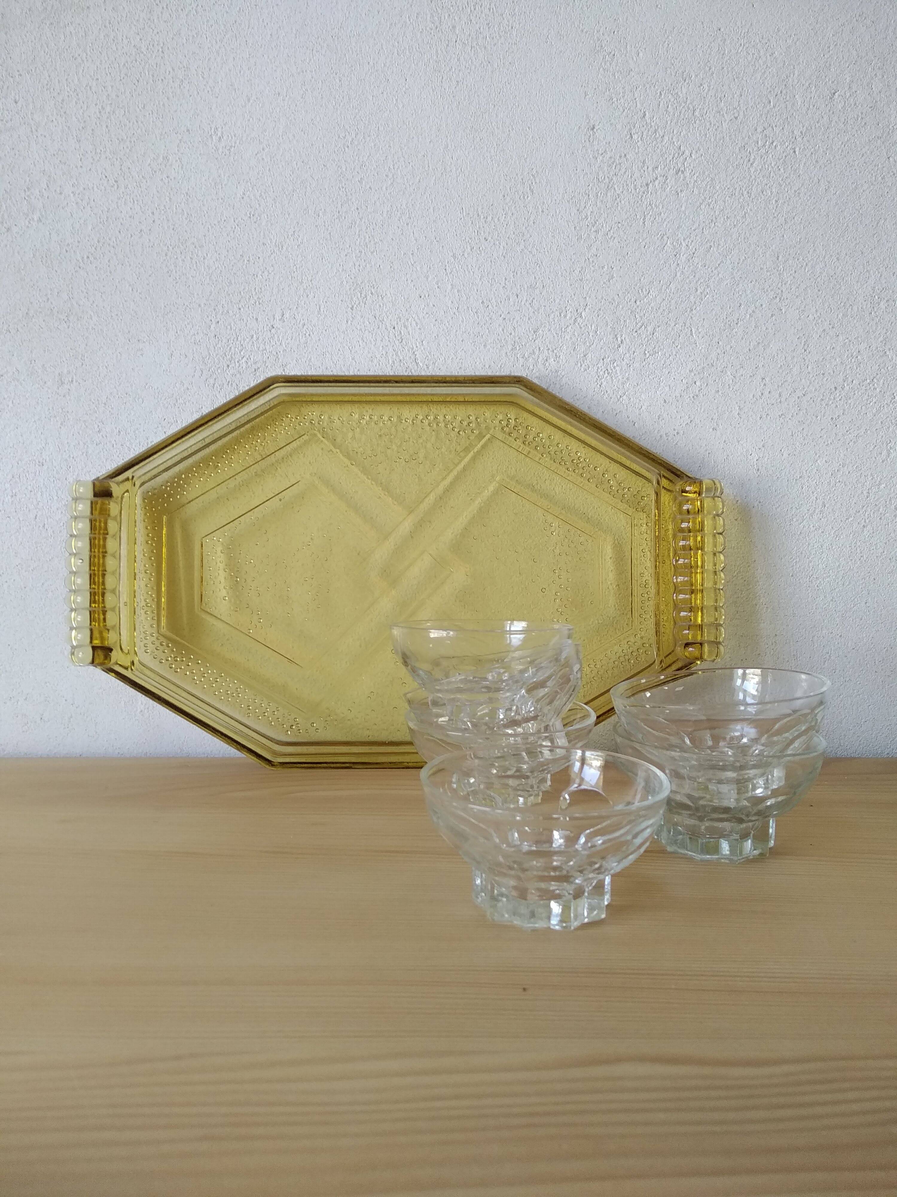 6 glass bowls