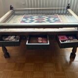 Table basse en bois massif avec tiroirs et plateau en verre – pièce unique