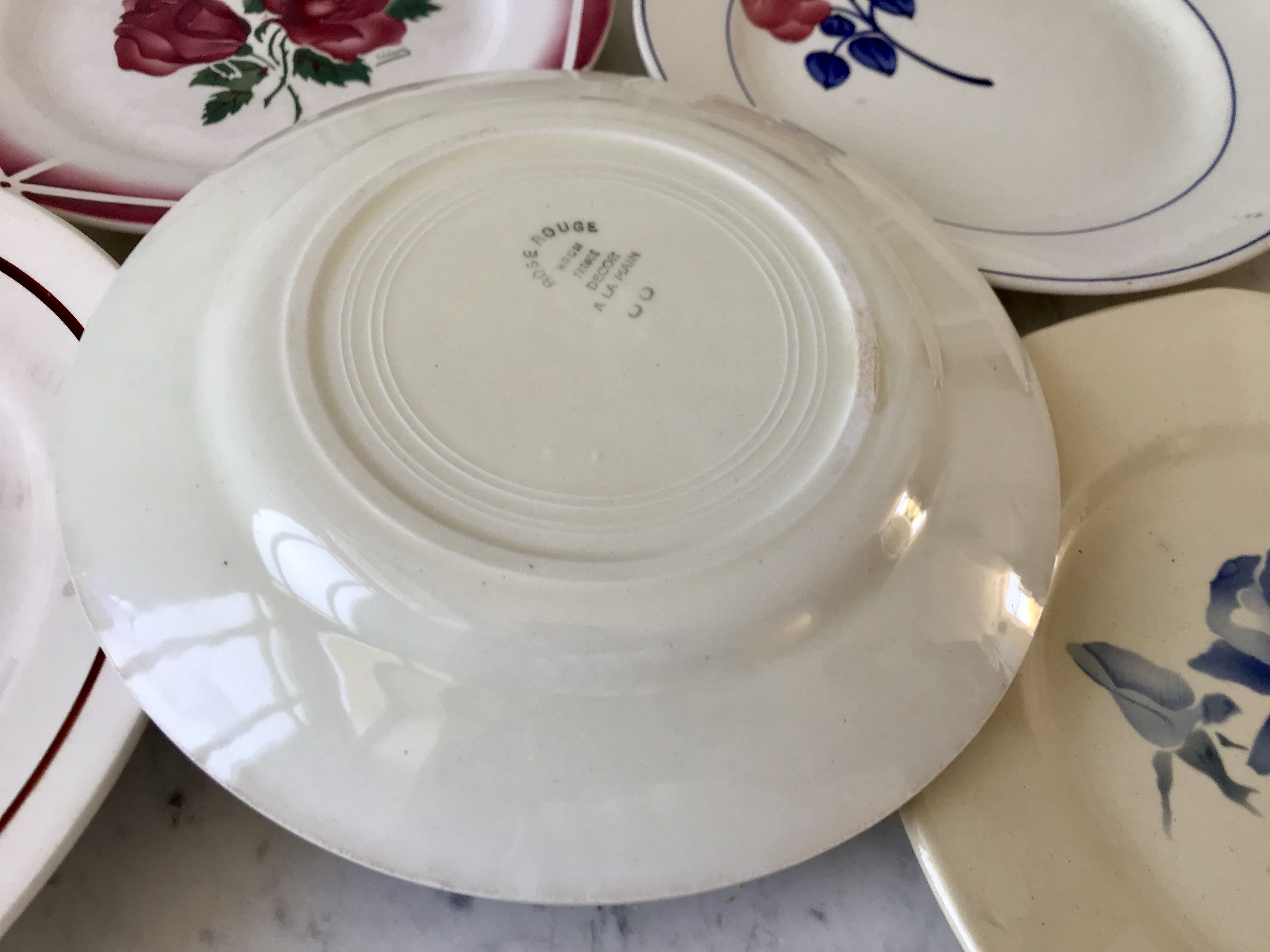 Set of 6 flat plates mismatched Digoin Sarreguemines, Terre de Fer and HBCF 30s