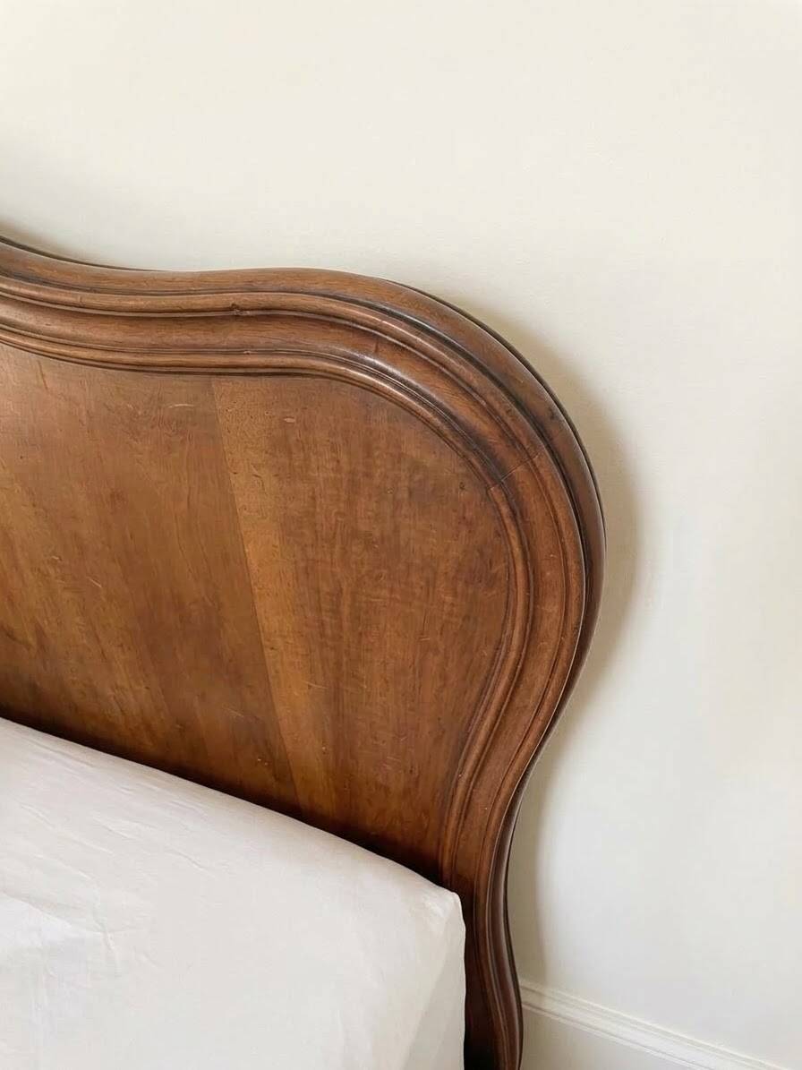 Antique Louis XV double bed in solid wood 140x190.