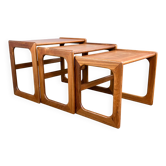 Ensemble de trois tables gigognes par Salin Nyborg, teck, années 1960.