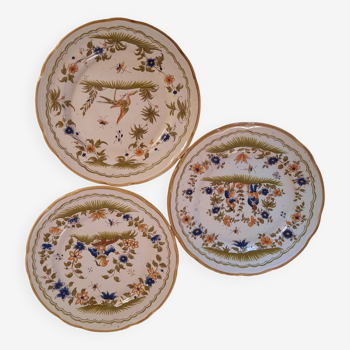 3 assiettes plates de chez " Vieux Moustier 18 -ème " en très Bon état