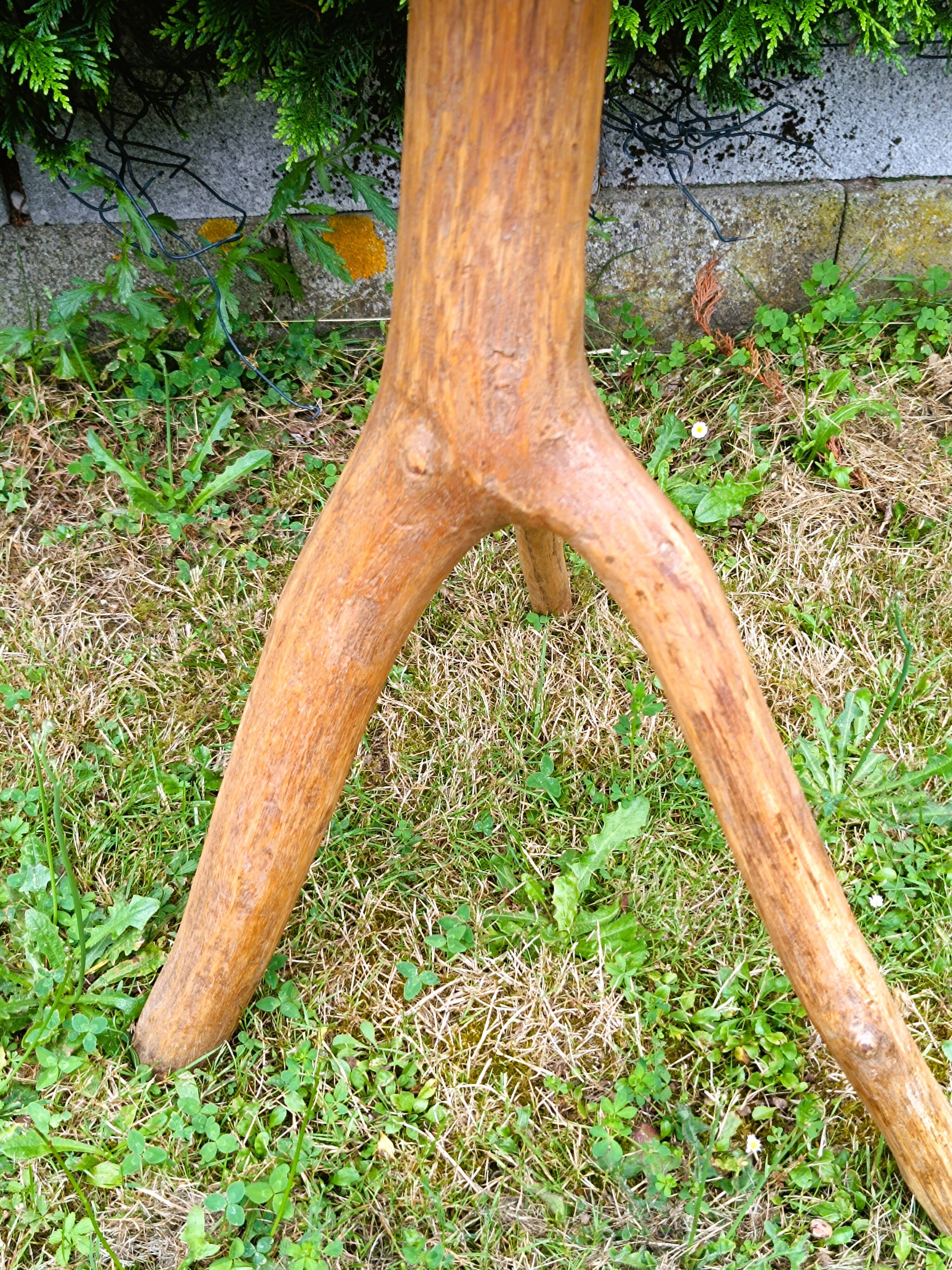 Brutalist tripod saddle
