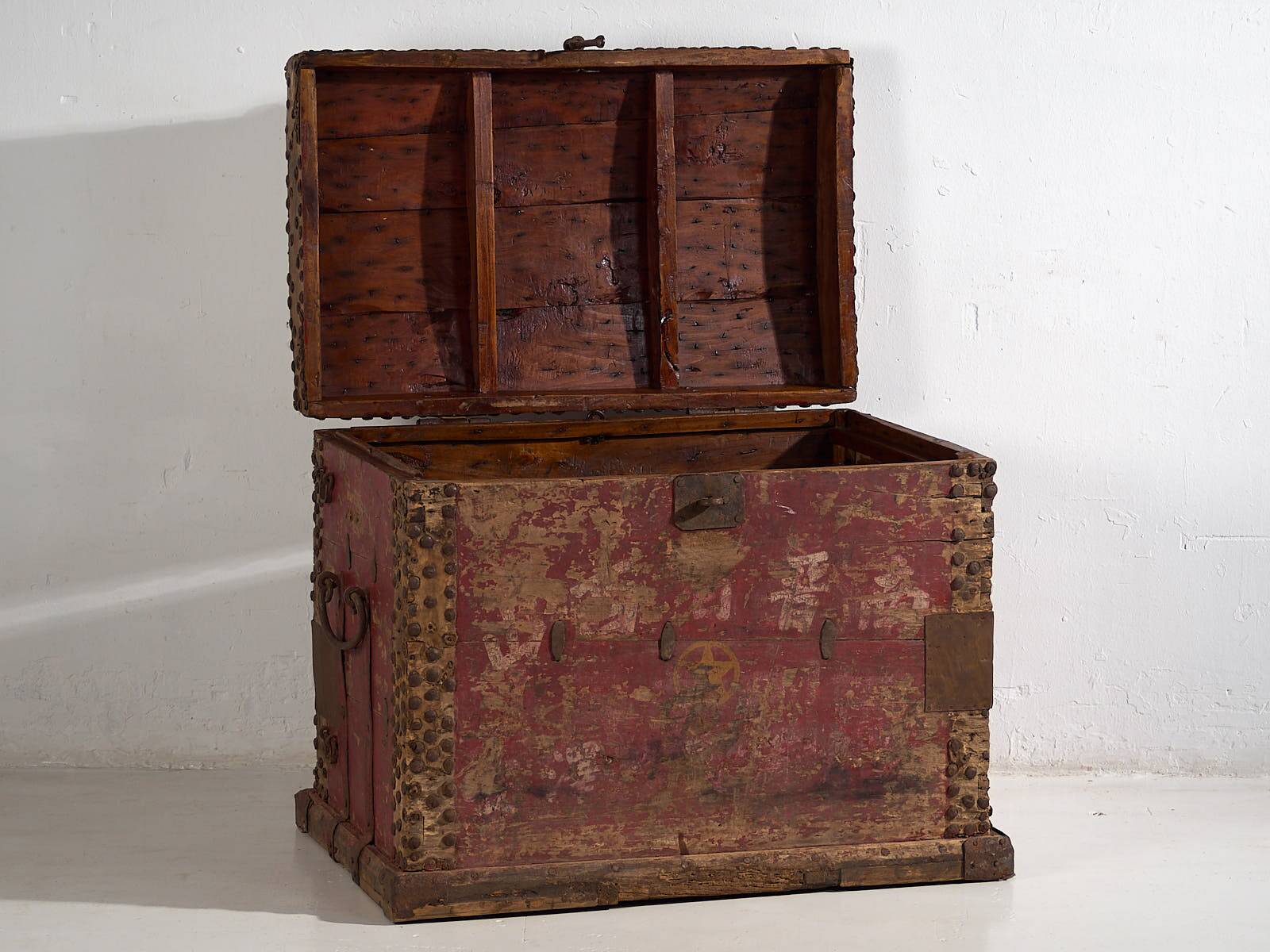 Oriental chest from the Chinese imperial period (circa 1850) #26