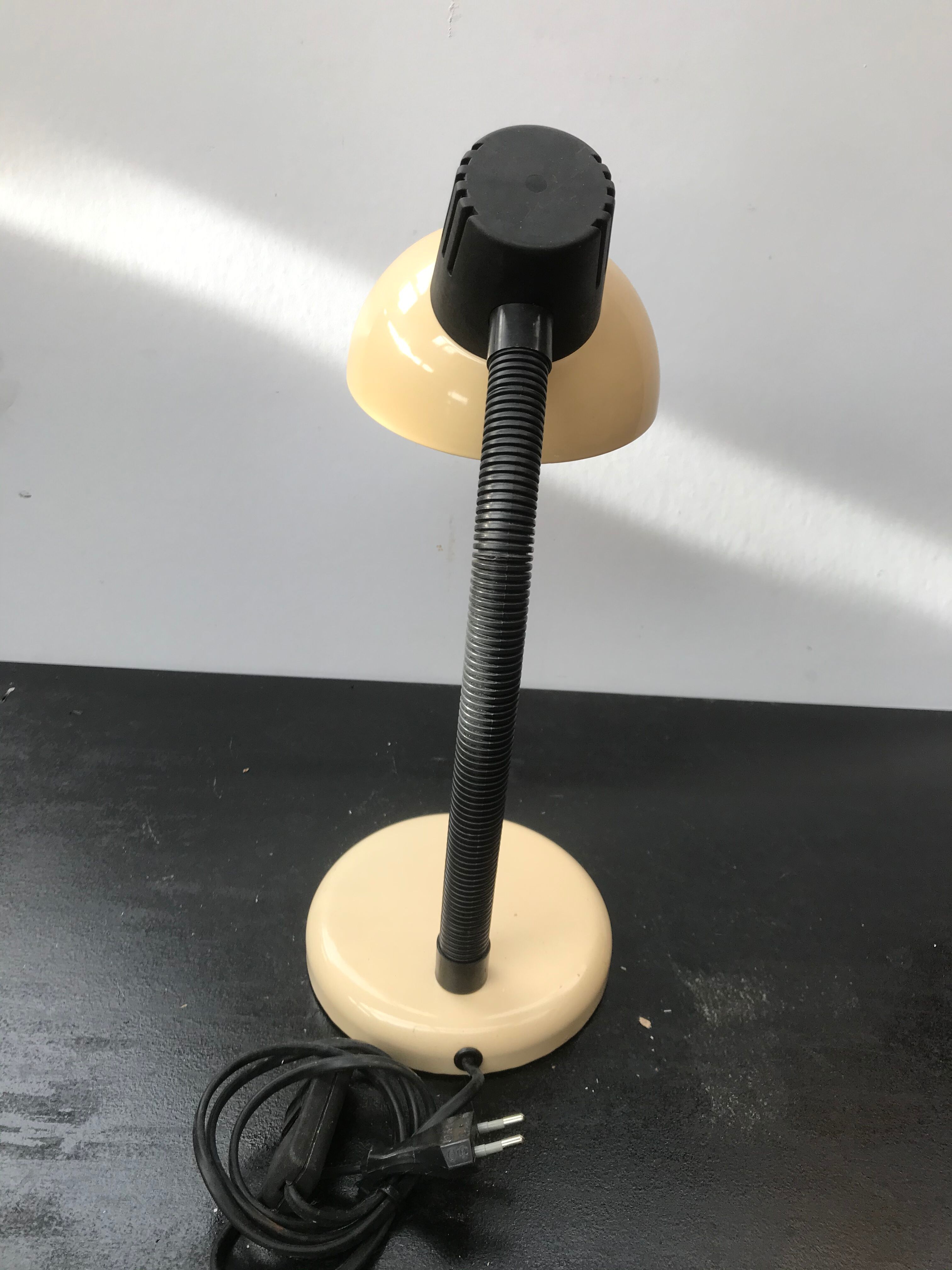 Metal office lamp beige