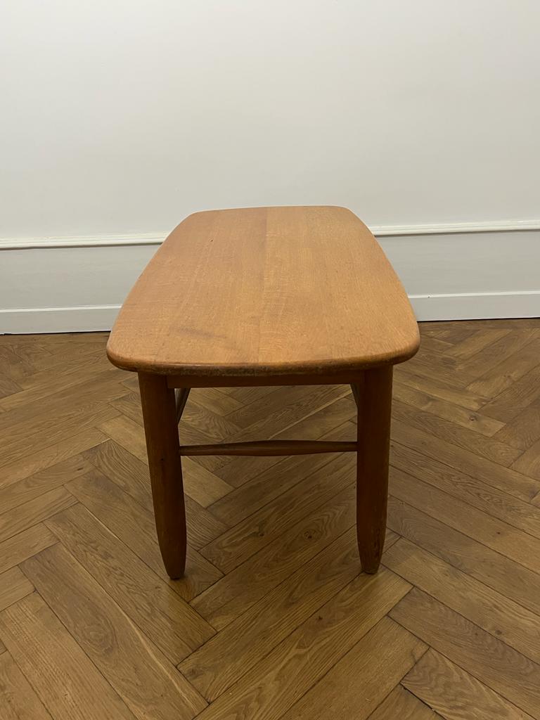 Table basse en chêne massif, travail français, années 1960