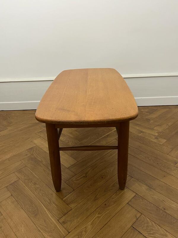 Table basse en chêne massif, travail français, années 1960