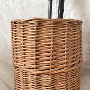 Panier en osier tressé , porte cannes vintage