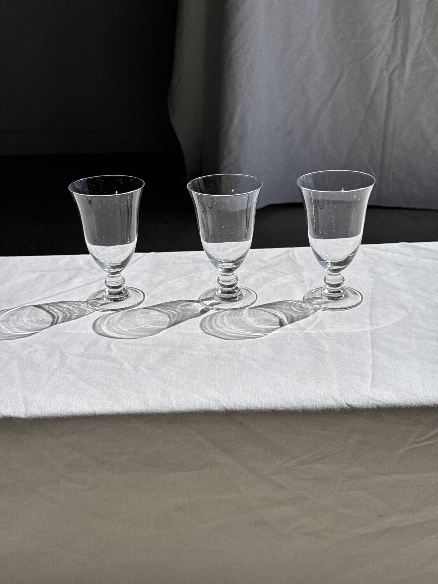 Set of 3 vintage stemmed glasses in clear glass H14 D10