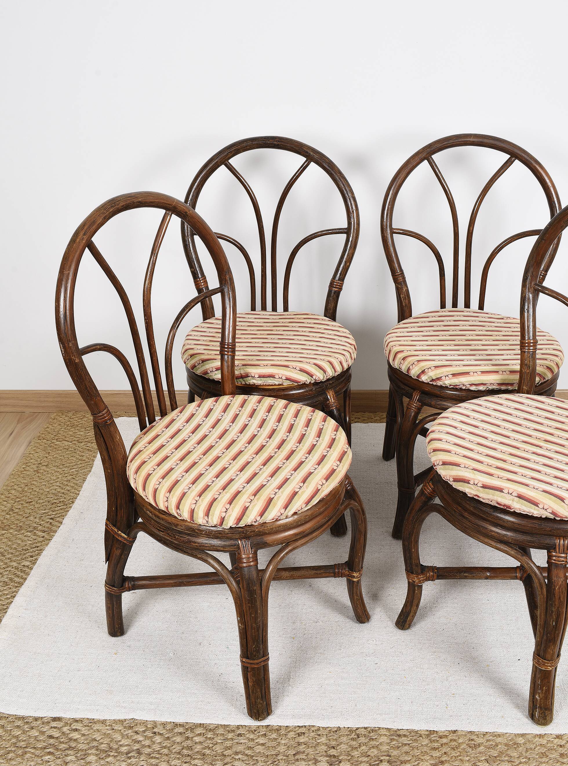 Set of 4 turned wicker chairs, vintage.