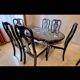 Tables coréenne laquée avec incrustations nacrées et 8 chaises