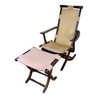 Fauteuil en cuir de style colonial et son ottoman