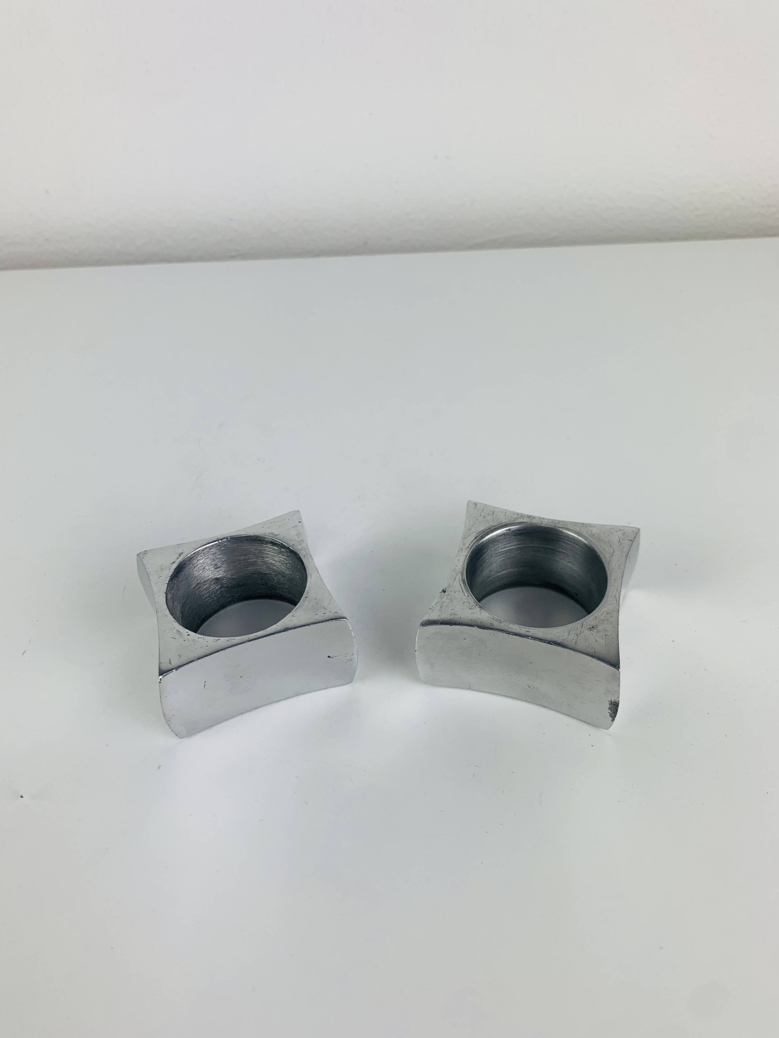 Pair of egg cups or space age napkin rings in aluminium, 1970s.