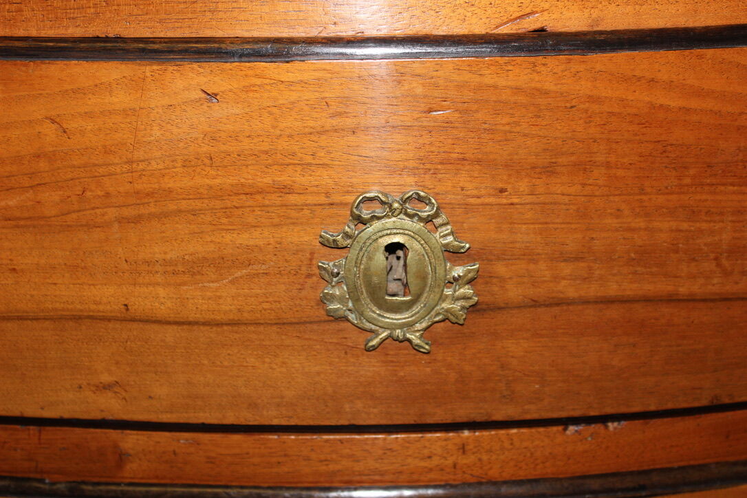 Curved chest of drawers Louis XV in blond walnut XVIII