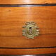 Commode galbée Louis XV en noyer blond XVIII