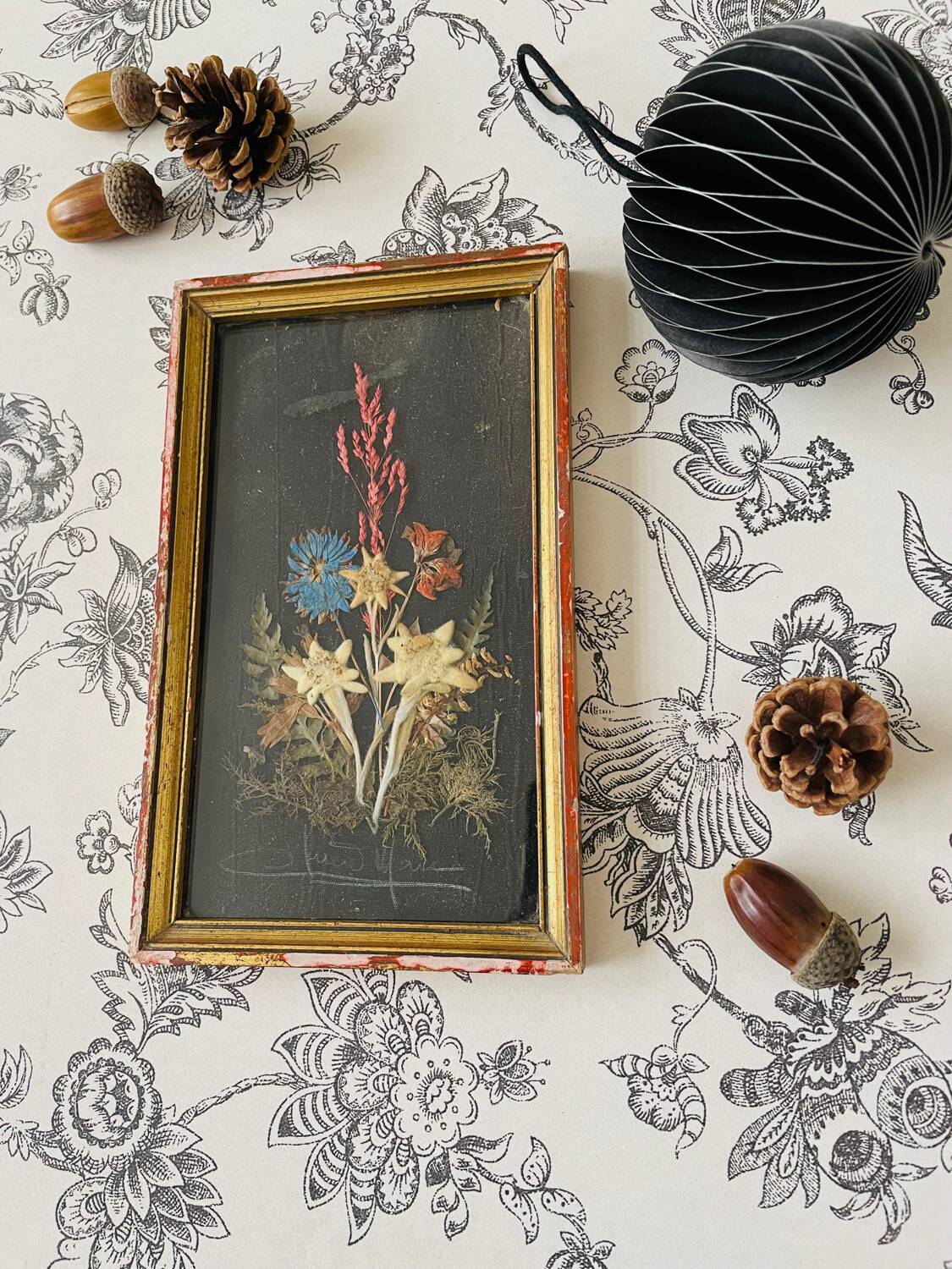 Vintage dried flowers frame